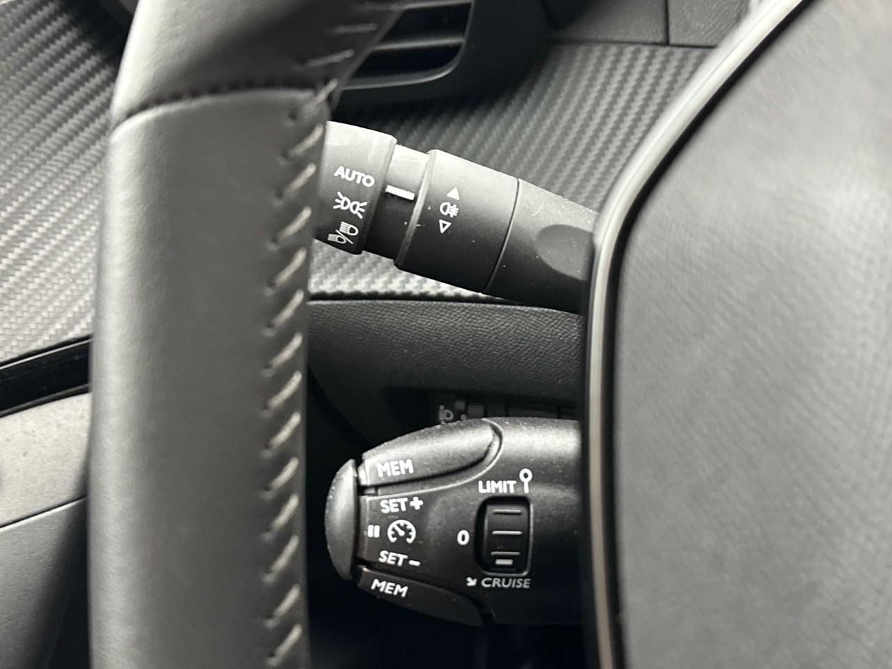 Peugeot 2008 puretech 130 s&s bvm6 allure pack — photo 17
