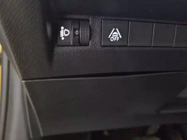 Peugeot 208 electrique 50 kwh 136ch — photo 55
