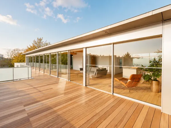 quartier SUD : Unique LOFT en attique dernier étage 172 m2 toute