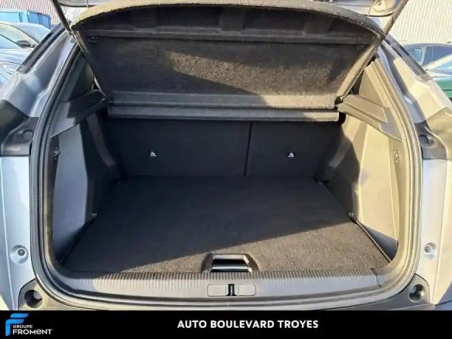 Peugeot 2008 e- 136ch allure — photo 6