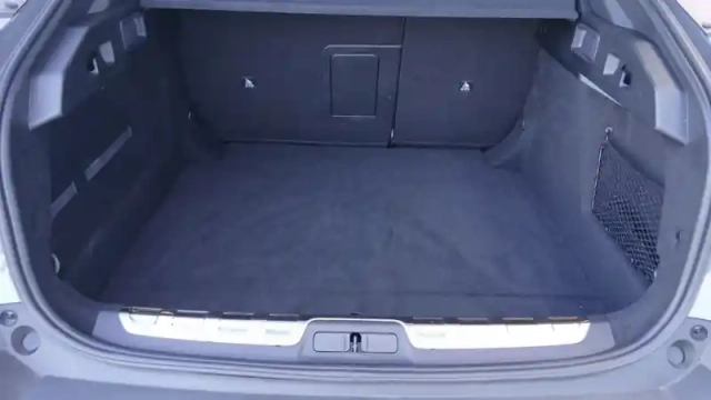 Peugeot 408 hybrid 145 e-dcs6 — photo 9