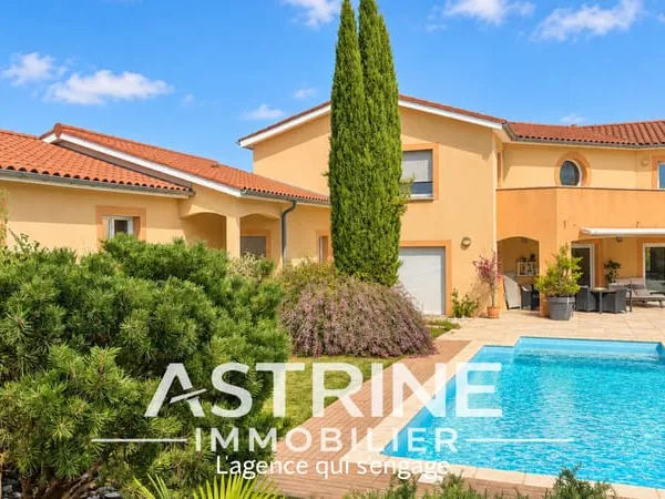 Villa 7 pièces 271 m²