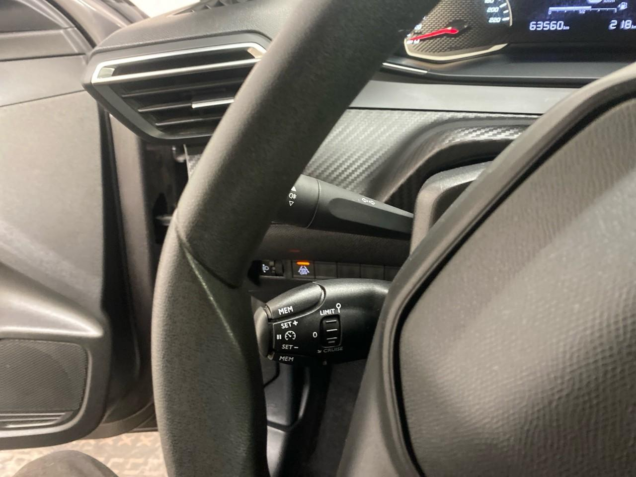 Peugeot 208 puretech 75 s&s bvm5 like — photo 19