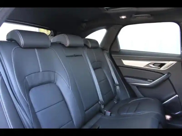 Jaguar F-Pace p400e plug-in-hybrid r-dynamic se bva8 awd — photo 23