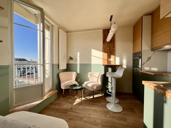 Studio luminuneux avec balcon - 15.5m² - Dernier étage