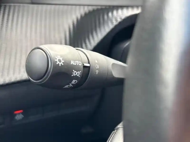 Peugeot 2008 puretech 100 s&amp;s bvm6 active pack — photo 17