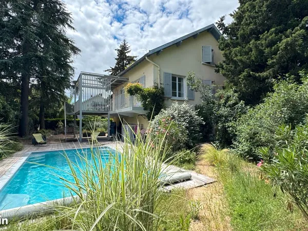 Maison 6 pièces 205 m²
