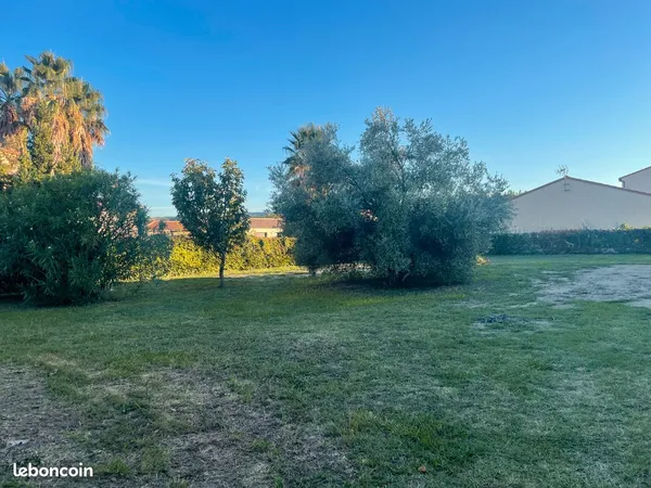 TERRAIN 800 m2