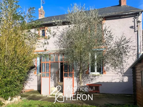 MAISON DE CAMPAGNE AVEC GRANGE ET JARDIN