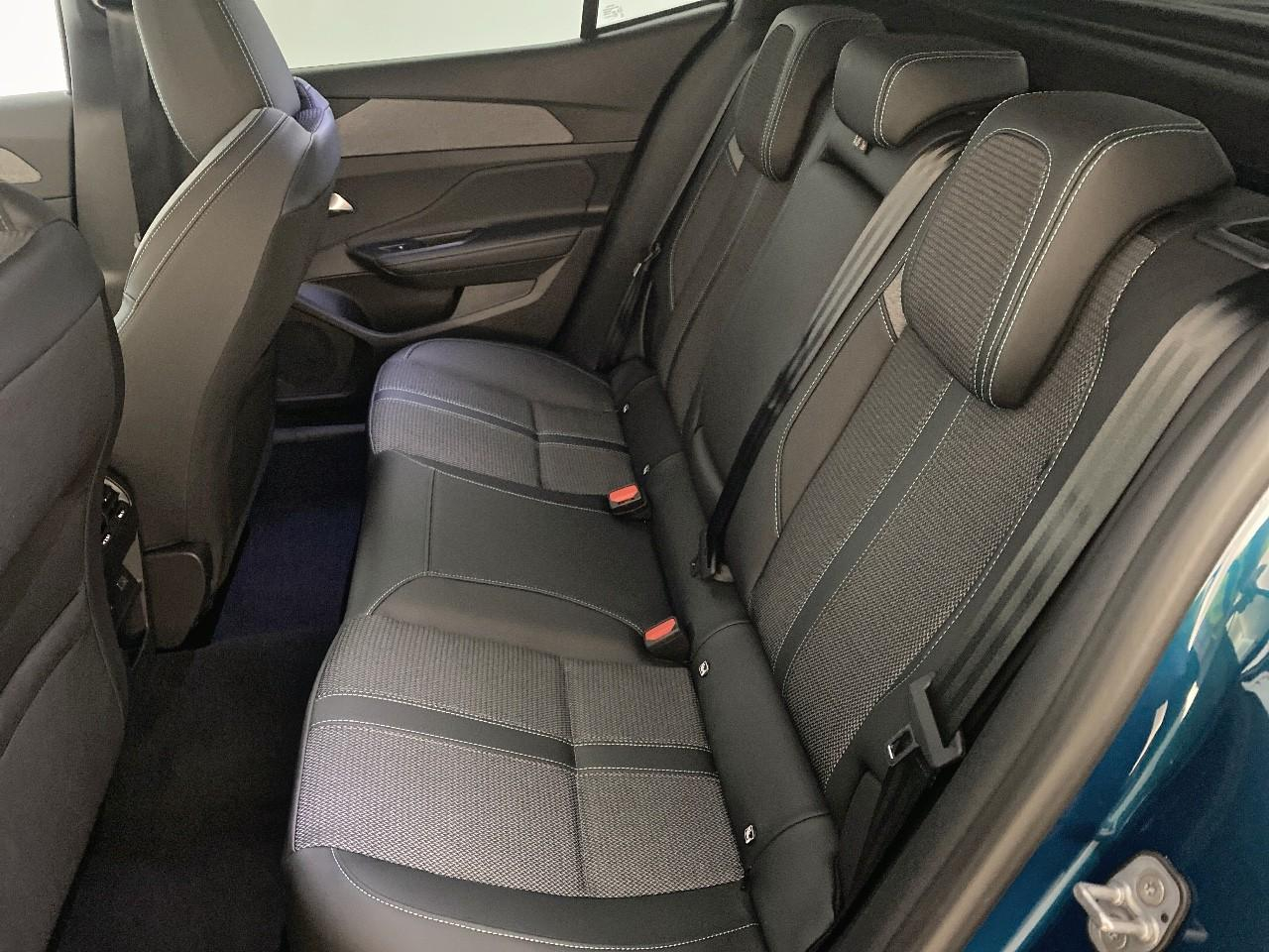 Peugeot 408 electrique 58 kwh 210 ch allure — photo 10