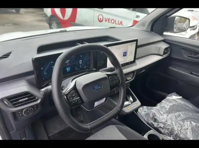 Ford Transit Courier electrique 100 kw 136ch batterie 54 kwh trend — photo 9