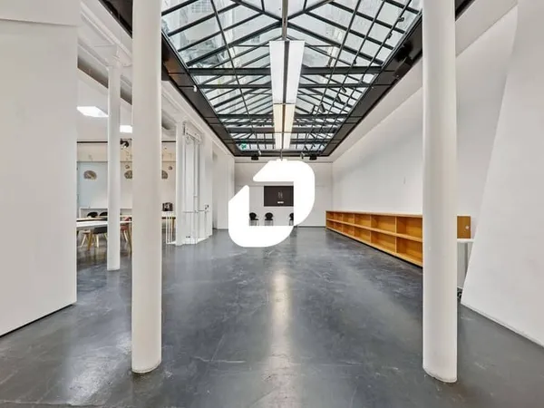 Local commercial 560 m²
