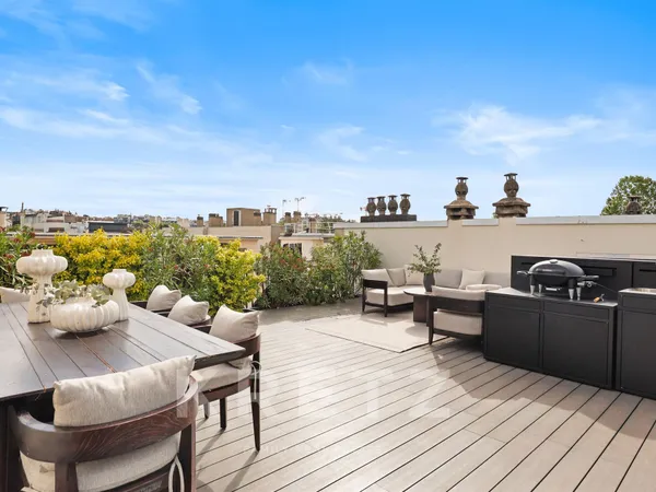 Hôtel particulier d'exception rénové avec piscine intérieure et rooftop