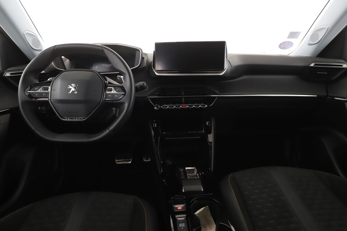 Peugeot 2008 1.2 PureTech Roadtrip EAT8 — photo 11