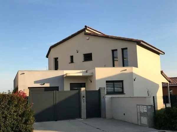 Maison contemporaine avec piscine