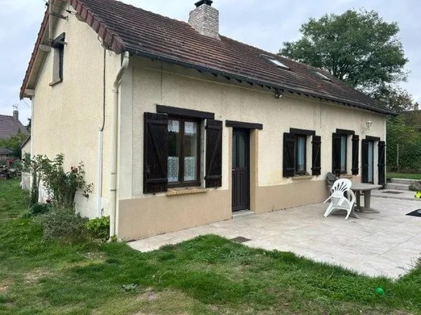 A seulement 10 min de Houdan et de la gare de Bréval , secteur rechercher.