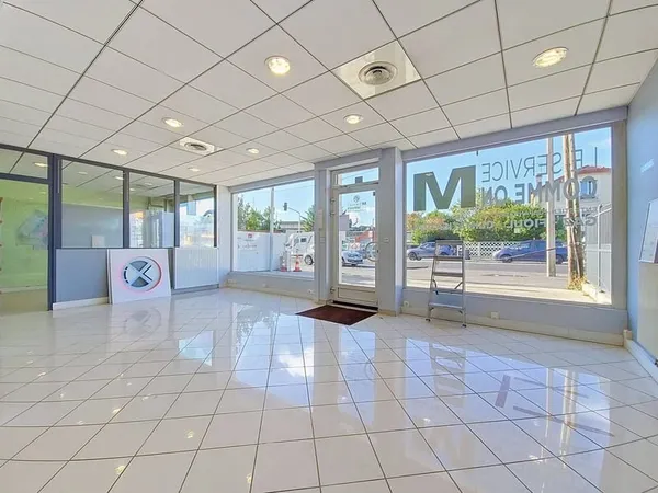 Local commercial 266 m²