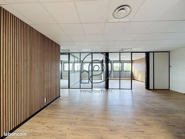 Bureaux 176 m² Loos
