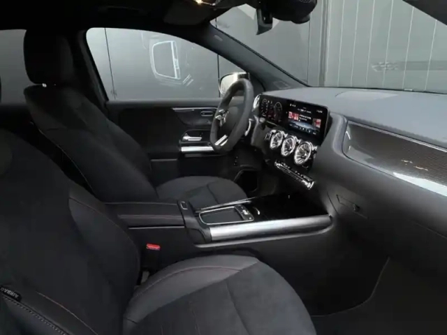Mercedes Gla 200 d amg line — photo 61