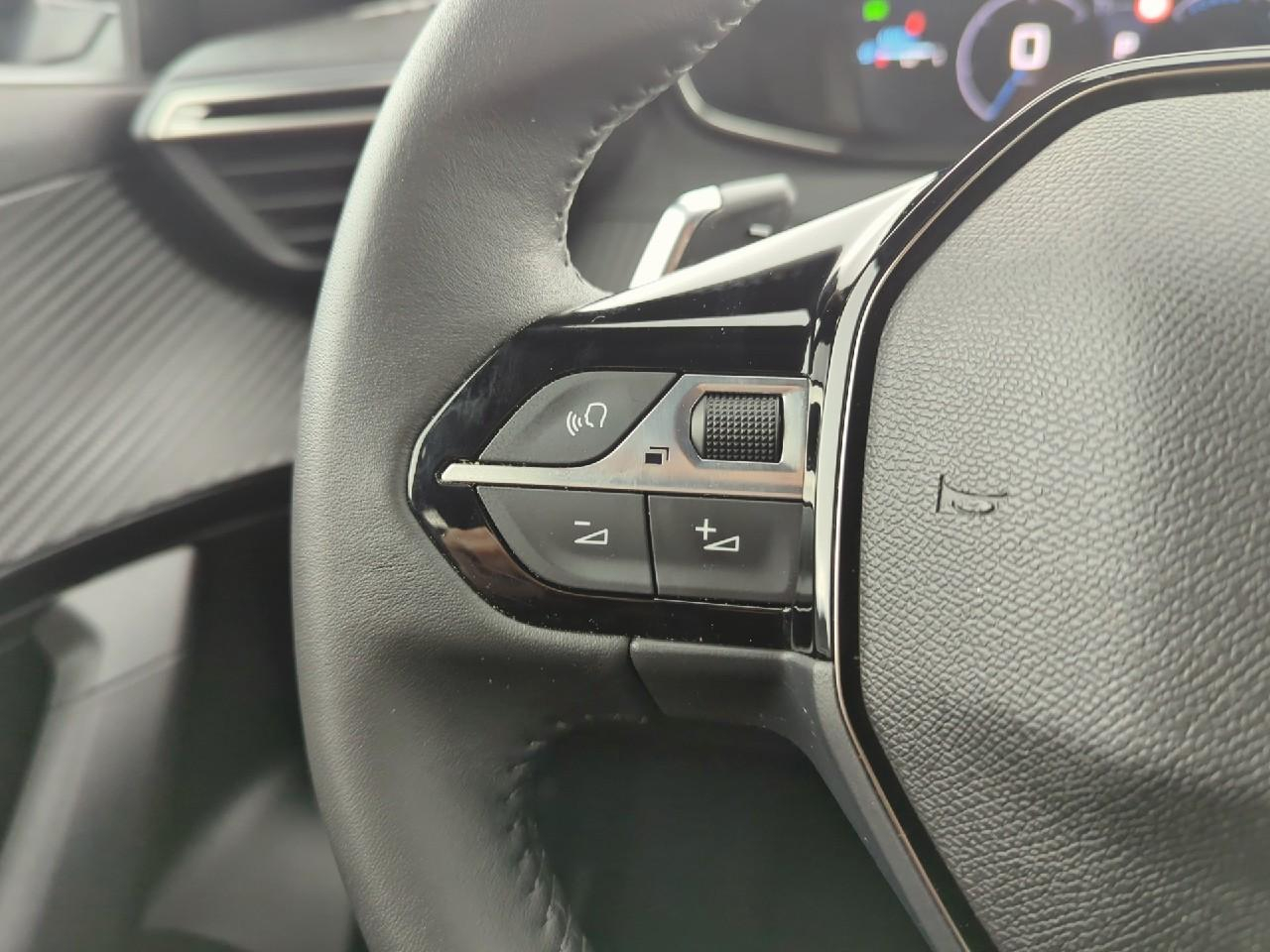 Peugeot 2008 hybrid 145 e-dcs6 allure — photo 19