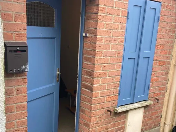 Petite maison avec grande cour