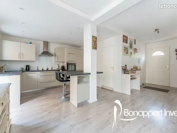 BRIGNAIS CENTRE - TERRAIN CONSTRUCTIBLE ET MAISON JUMELÉE 4 PIÈCES - 92 m²