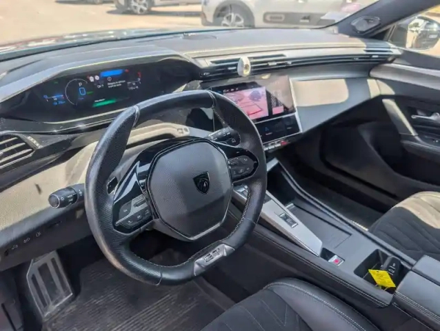 Peugeot 408 phev 225 e-eat8 — photo 2
