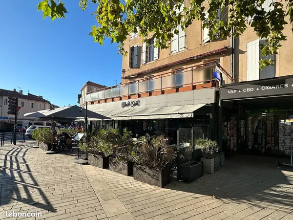 Café, restaurant 1050 m² 16 PLACE DE LA LIBERATION