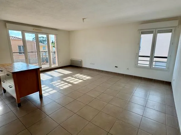 A SAISIR - APPARTEMENT 3 PIECES DE 71m2 AVEC GARAGE - 1200/MOIS CC