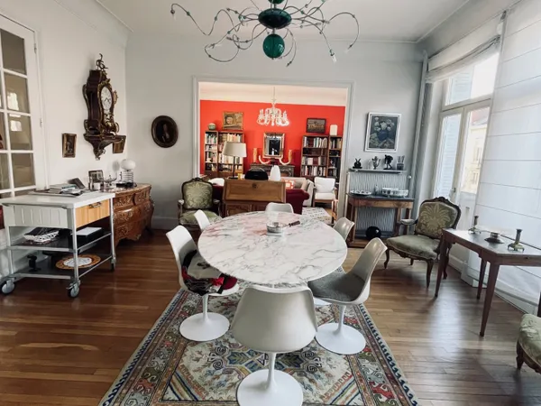 AVENUE ANATOLE FRANCE VASTE APPARTEMENT DE CARACTERE