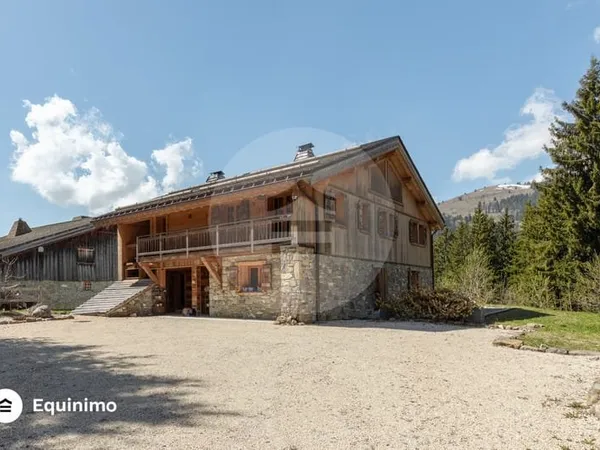 Chalet familial de 326 m2 au pied des pistes