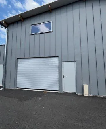 Local pro 65 m2 + 2 places parking Biganos 550 ht