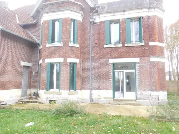APPARTEMENT DE TYPE PLEIN PIED A RENOVER