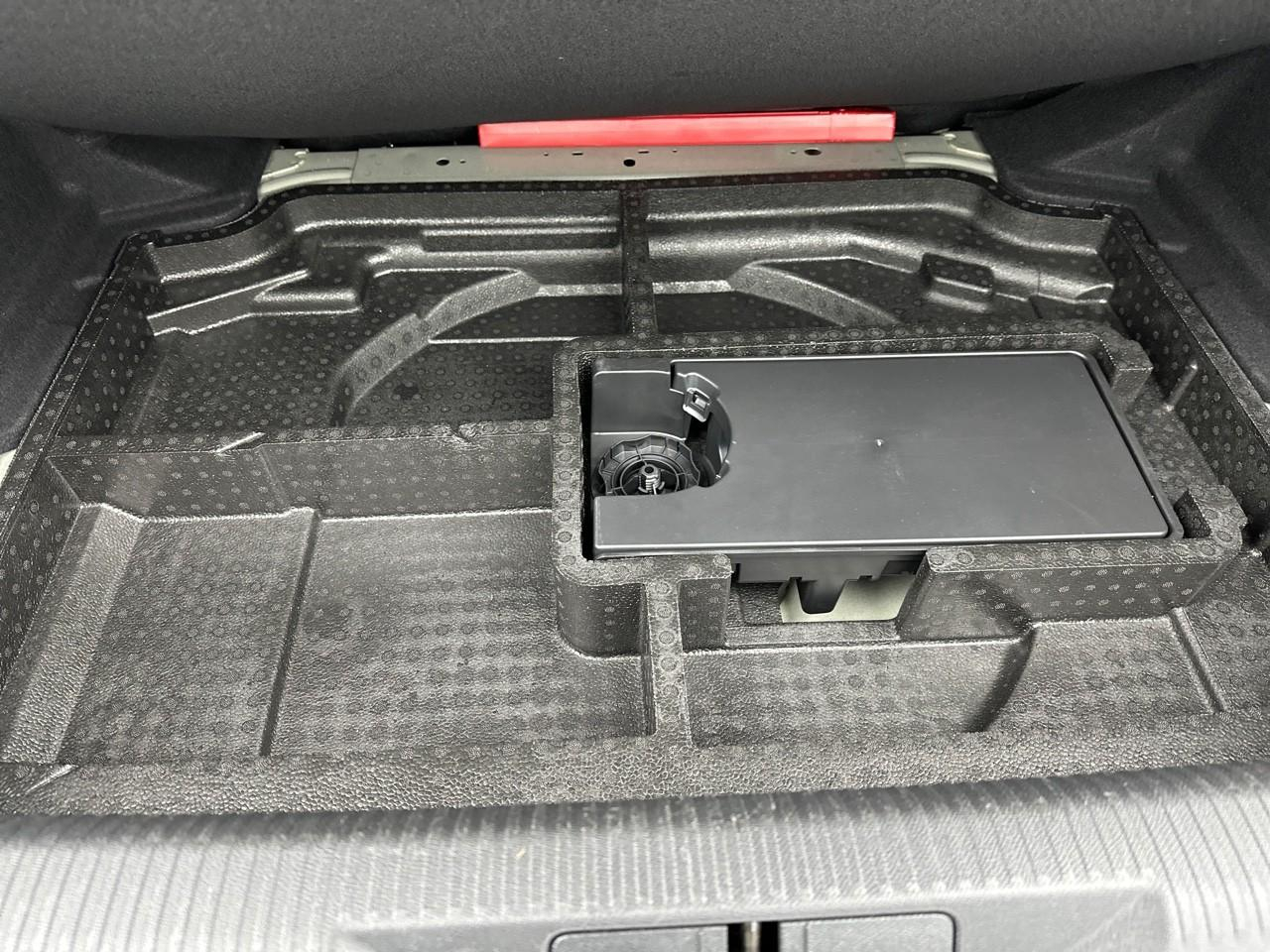 Peugeot 308 hybrid 145 e-dcs6 allure — photo 37