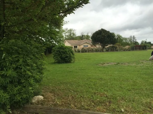 Terrain 600 m²