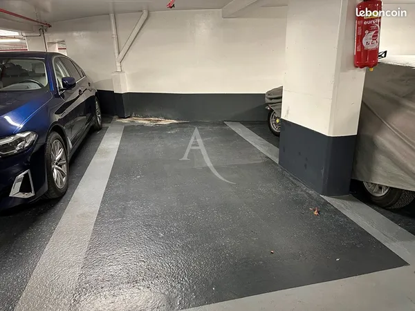 Parking/box PARIS