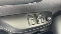 Toyota Yaris 116h Dynamic 5p MY22 — photo 28