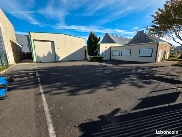 À LOUER - Entrepôt indépendant de 600 m² avec terrain de 1 400 m²