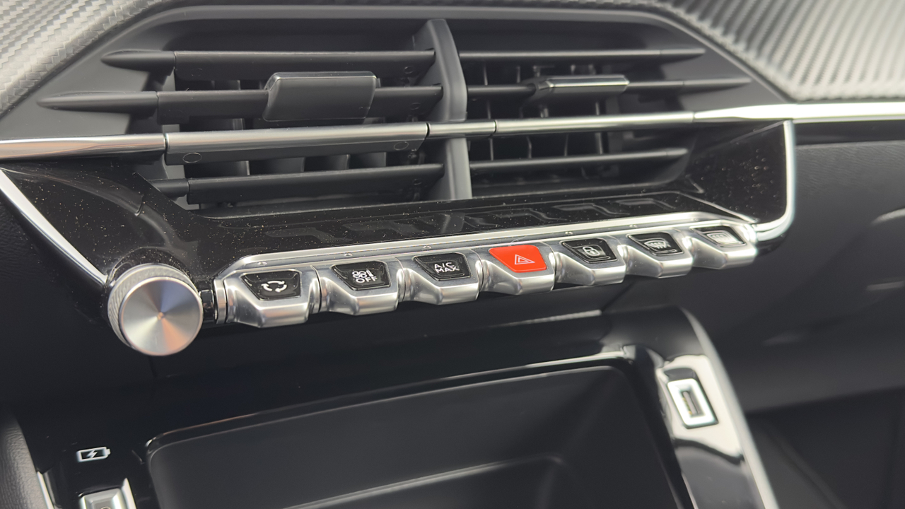 Peugeot 208 PureTech 100 S&amp;S EAT8 — photo 29