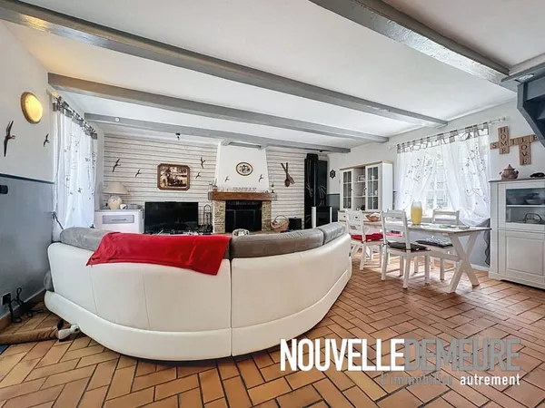Charmante maison en pierre de 155m2 dans le bourg de La Vill