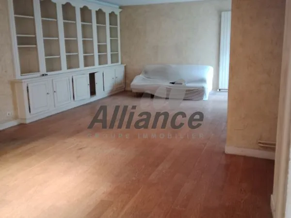 Maison 9 pièces 330 m²