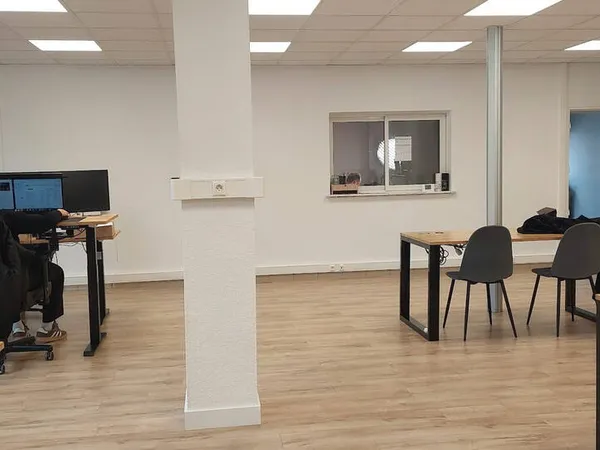 BELFORT SUD, LOUE EN EXCLUSIVITE : 500m2 utile pour bureaux, tres Lumineux 150m autoroute
