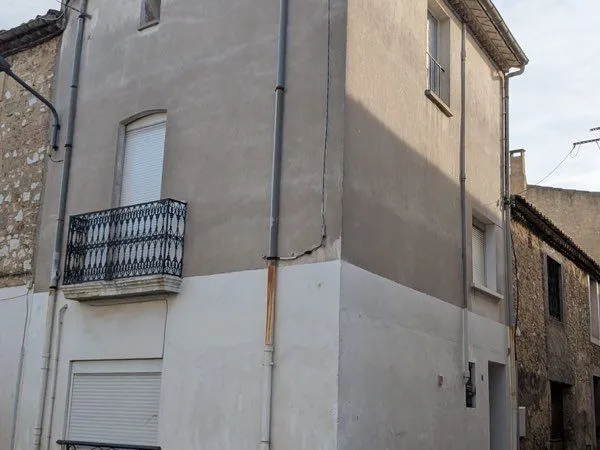 Maison, de village