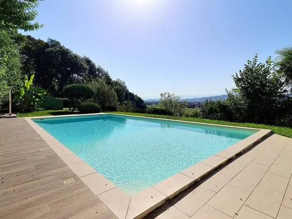A10 mn du centre ville PAU- Emplacement unique- Villa 240 m² sur 6447 m² de terrain paysagé.