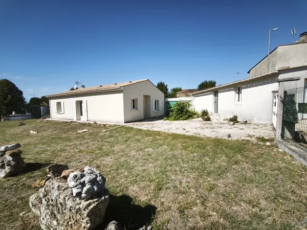 JONZAC  PAVILLON DE PLAIN-PIED  DPE C  À 2 KM DU CENTRE-VILLE