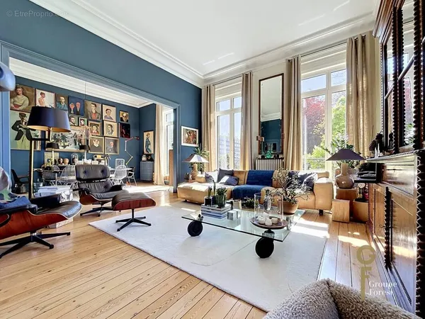 Appartement 6 pièces 214 m²