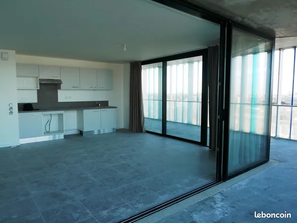 Appartement T3 + grande terrasse à proximité du tramway