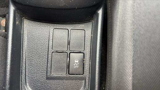 Toyota Yaris 1.3 VVT-i 100 - Dynamic Business – 2017 – 139738 km – Essence – Boîte Manuelle — photo 1