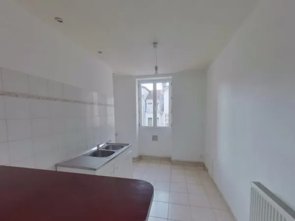 T2 au 5ème étage avec Balcon // Rue DUQUESNE 69006 Lyon