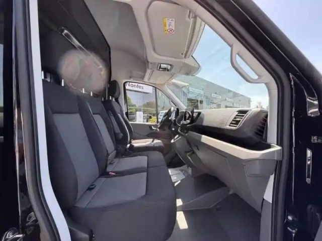 Volkswagen Crafter fg 35 l4h3 2.0 tdi 177ch business traction bva8 — photo 9